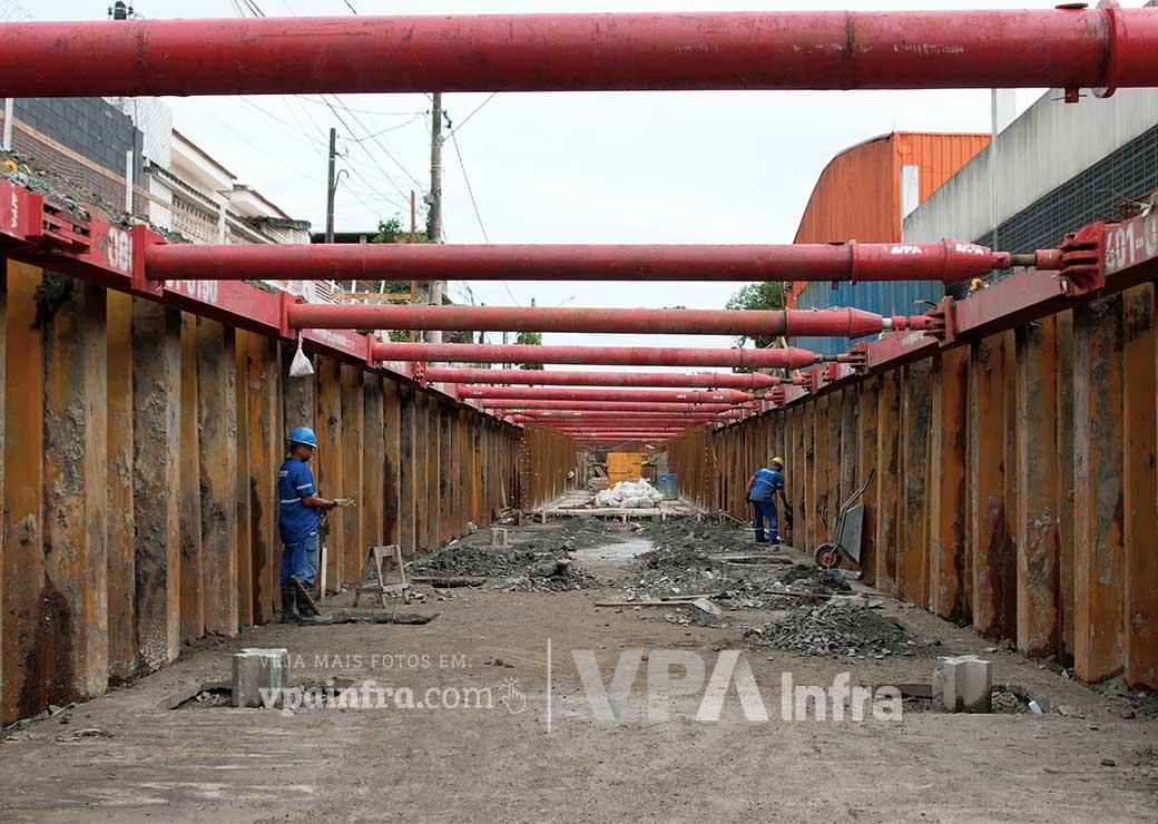 Aplicação de Estaca Prancha com uso de Estroncamento Modular