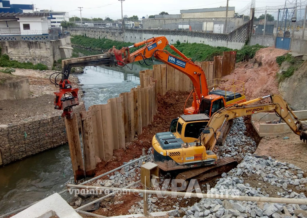 Ensecadeira com Estaca Prancha Metálica