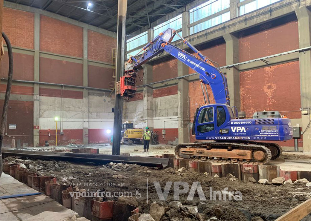 Estaca Prancha em área confinada na USIMINAS